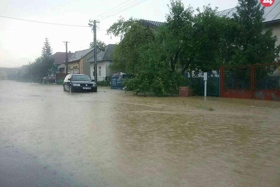 Ilustračný obrázok k článku V zaplavených dedinách Prešovského okresu majú plné ruky práce: Kde to bolo najhoršie?