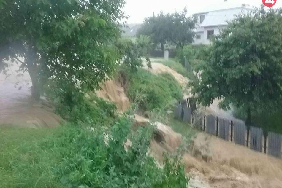 Ilustračný obrázok k článku Veľká voda v Prešovskom kraji! Hasiči majú po prietrži mračien plné ruky práce, FOTO