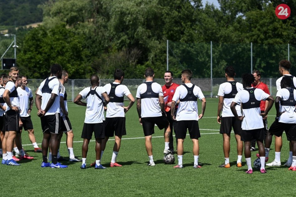 Ilustračný obrázok k článku Koronavírus už aj v AS Trenčín! Odložili jeho najbližší zápas