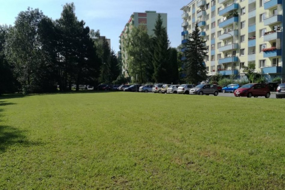 Ilustračný obrázok k článku V Bystrici sa podaril kus roboty: Kde všade sa kosilo a čo sa dočkalo opráv? FOTO