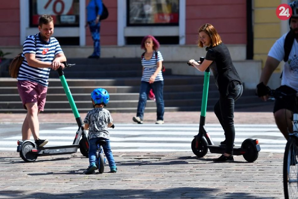 Ilustračný obrázok k článku Do Bystrice prichádzajú NOVÉ zdieľané kolobežky: KDE nemôžu jazdiť ani parkovať?