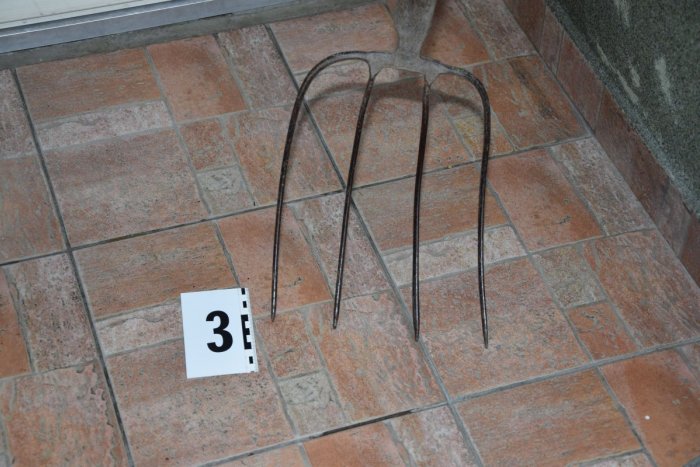 Ilustračný obrázok k článku Mrazivý útok neďaleko Michaloviec: Na dvojicu vybehli s vidlami, rýľom a tyčou