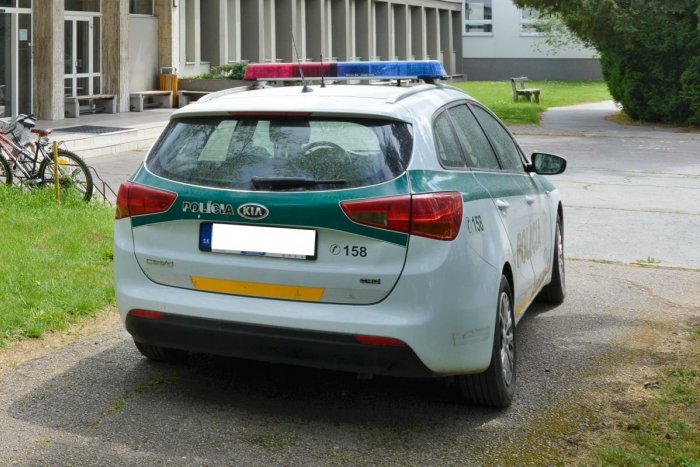 Ilustračný obrázok k článku Ubytovňa pri Nitre je pre koronavírus v karanténe: Objekt strážia vojaci a polícia