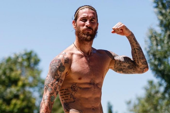 Ilustračný obrázok k článku Futbalista vyzliekol dres, vyhrnul trenky a potom to PRIŠLO! Čo poviete, môže byť? FOTO