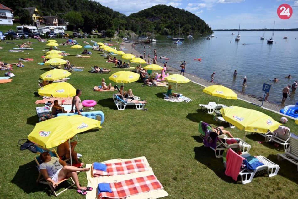 Ilustračný obrázok k článku V OBRAZOCH: Ľudia využívajú slnečné počasie, brehy Zemplínskej šíravy sú plné