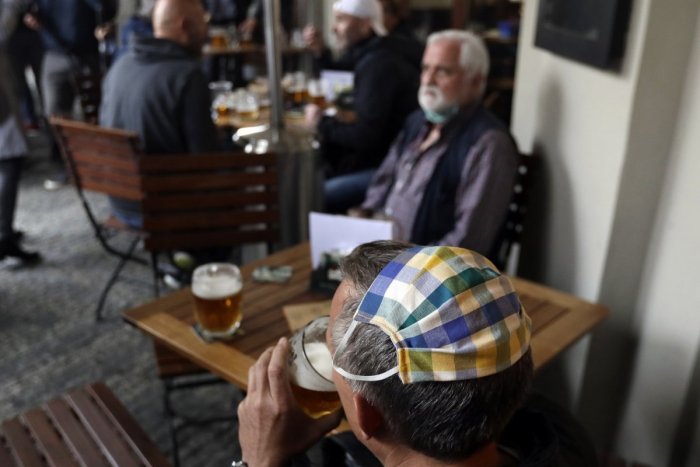 Ilustračný obrázok k článku Chystáte sa do Česka? Ich novinkou je koronavírusový semafor