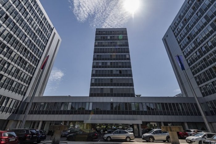 Ilustračný obrázok k článku Šéfovanie amatérov a ľudí bez praxe? Progresívci hovoria o čistkách pod taktovkou Sme rodina