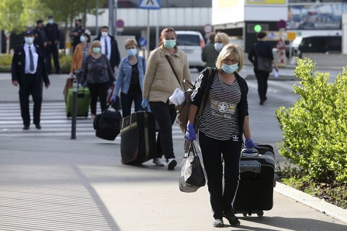 Ilustračný obrázok k článku Vyhneme sa zatváraniu hraníc? Nové mutácie koronavírusu prinášajú TMAVOČERVENÉ scenáre