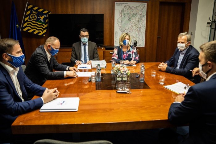 Ilustračný obrázok k článku Trnavský župan: Keď to budeme robiť ako doteraz, prídeme o obrovské zdroje!