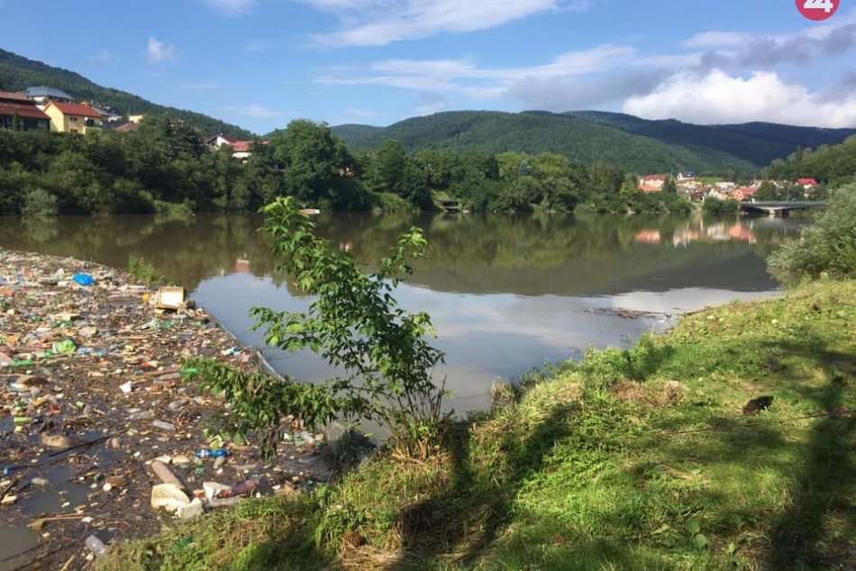 Ilustračný obrázok k článku Hrôza! Ružín opäť zaplavil odpad, čo na to vodári?, FOTO