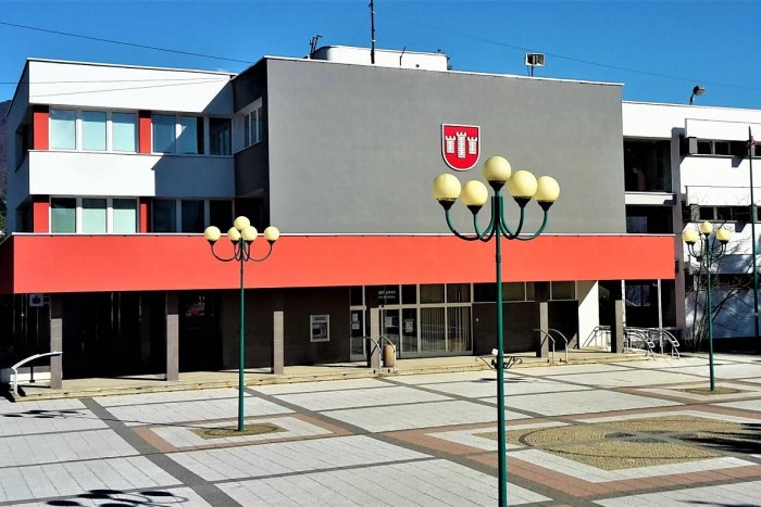 Ilustračný obrázok k článku Mestský úrad v Považskej Bystrici zatvoria: Vybaviť sa bude dať len jediná vec