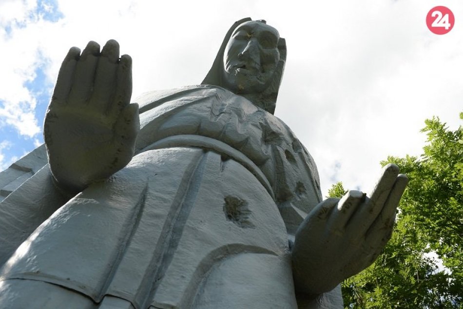 Ilustračný obrázok k článku KURIOZITA DŇA: Kde na Slovensku môžete vidieť obrieho anjela z hollywoodskeho filmu?