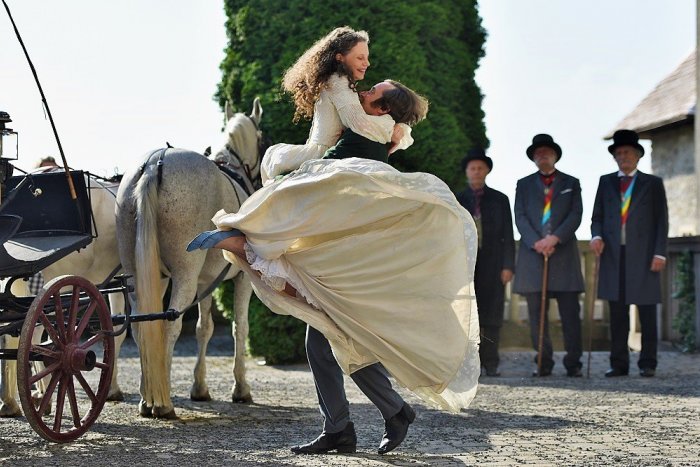 Ilustračný obrázok k článku FOTOSÉRIA: Na Smolenickom zámku točia rozprávku. Uvidíme ju už na Vianoce!