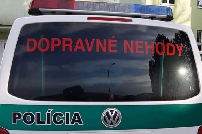 Ilustračný obrázok k článku Nehoda auta a motorky: Cesta pri odbočke na Pružinu je neprejazdná