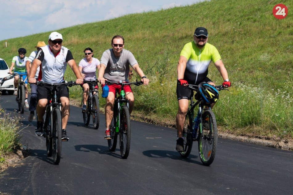 Ilustračný obrázok k článku Výstavba cyklotrasy Trenčín – Nové Mesto je v predstihu: Kedy bude hotová? FOTO