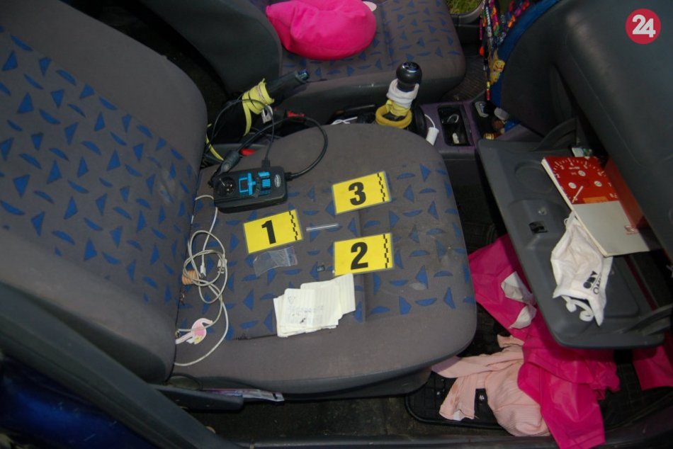 Ilustračný obrázok k článku Polícia klepla po prstoch drogovej dílerke, tá je už stíhaná FOTO