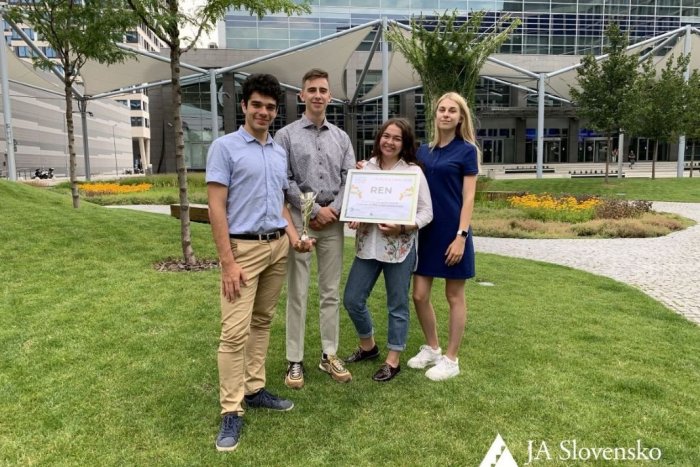 Ilustračný obrázok k článku Študenti z Košíc získali so svojím unikátnym čističom Európsku cenu za ekologické podnikanie