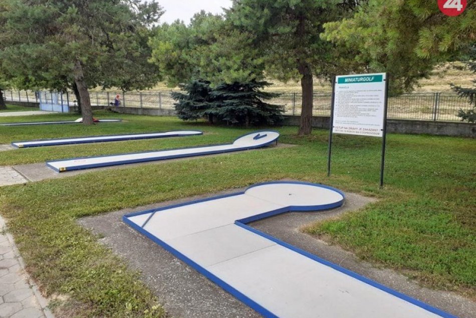 Ilustračný obrázok k článku Neseďte doma! V Šali si môžete užiť zábavu na minigolfe, FOTO