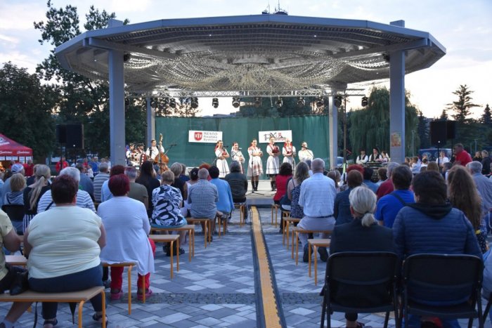 Ilustračný obrázok k článku Novinka leta 2020: PROGRAM trhov v považskobystrickom centre