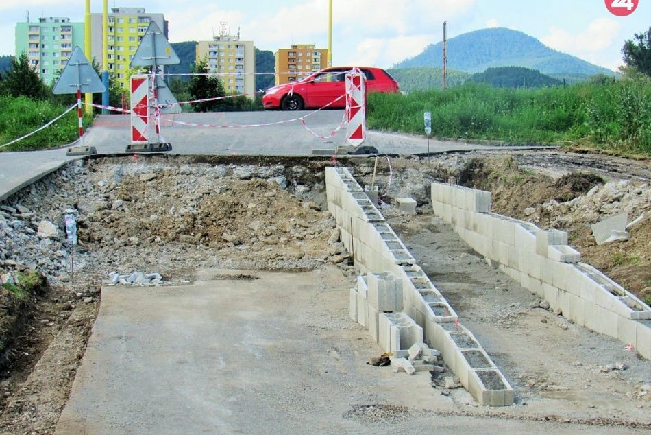 Ilustračný obrázok k článku Cyklochodník na Mukačevskej: Znášal ťažké stroje, teraz ho začali opravovať, FOTO