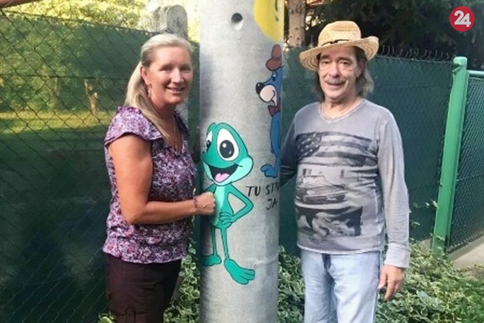 Ilustračný obrázok k článku Rozprávkový svet pri Váhu: Manželia zdobia stĺpy nádhernými obrázkami, FOTO