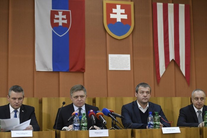 Ilustračný obrázok k článku Primátor Karol Janas prezlieka staronový kabát: Ficovi dal zbohom