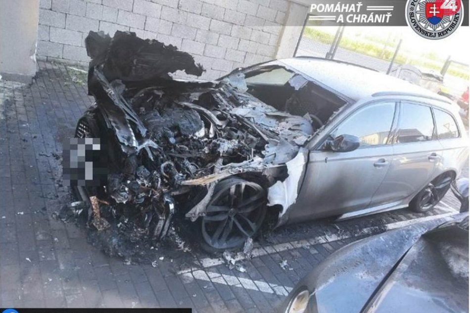 Ilustračný obrázok k článku FOTO: Drahé autá vzbĺkli ako fakľa! Polícia hľadá vinníka