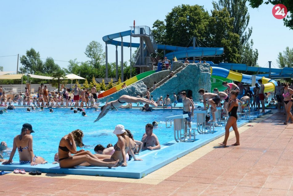 Ilustračný obrázok k článku Príďte sa ešte okúpať: Novozámocké kúpalisko už o niekoľko dní UKONČÍ sezónu!