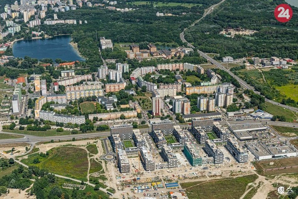 Ilustračný obrázok k článku FOTO: Úžasné zábery! Takto vyzerá Petržalka z vtáčej perspektívy