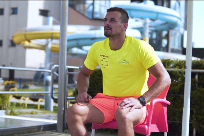 Ilustračný obrázok k článku Slovenský hokejový reprezentant šokuje zmenou profesie! Prečo sa odrazu stal plavčíkom? VIDEO