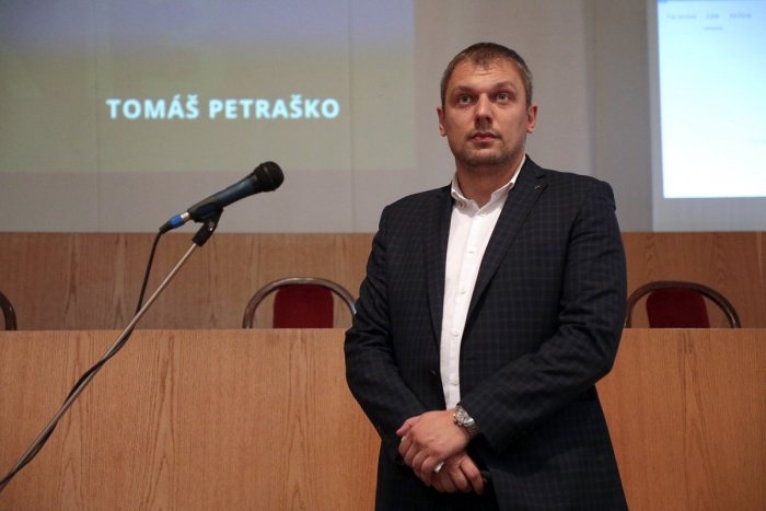 Ilustračný obrázok k článku Poslanci neodvolali riaditeľa K13, napriek pochybeniam