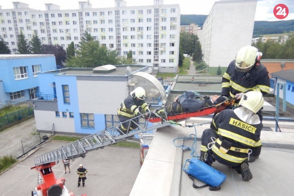 Ilustračný obrázok k článku Páni, dobrá práca: Hasiči sa nezastavili, aby nás chránili, FOTO