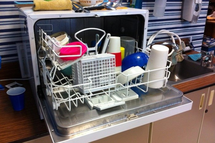 Ilustračný obrázok k článku Dve lyžičky tohto prášku nahradia tablety do umývačky. Je to lacné a funkčné!