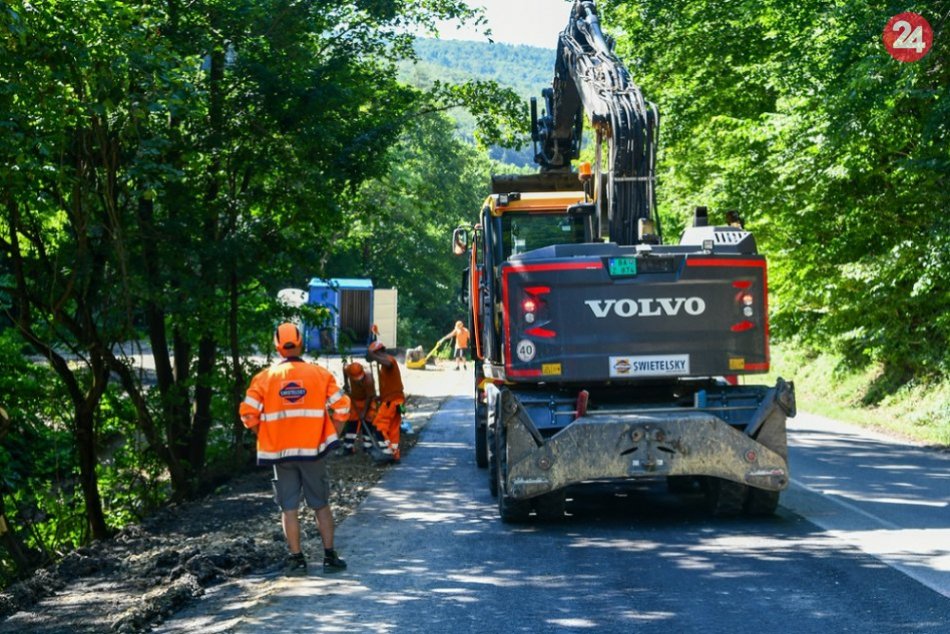 Ilustračný obrázok k článku Problémová cesta na Machnáč sa mení: TERMÍN konca hlavných prác, FOTO