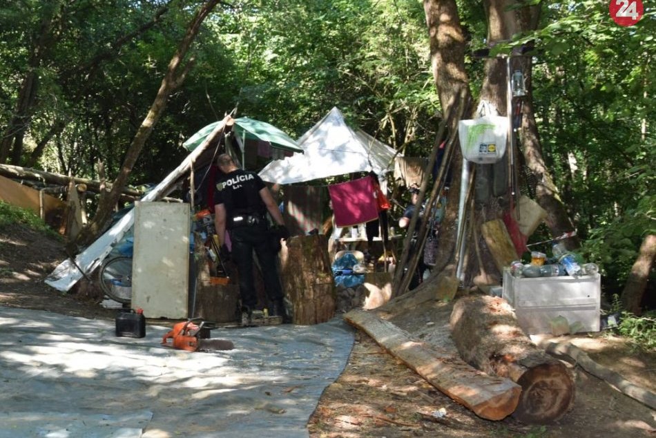 Ilustračný obrázok k článku Polícia vypátrala nezvestné dievča (15) v táborisku: Objavili i ruksak plný drog