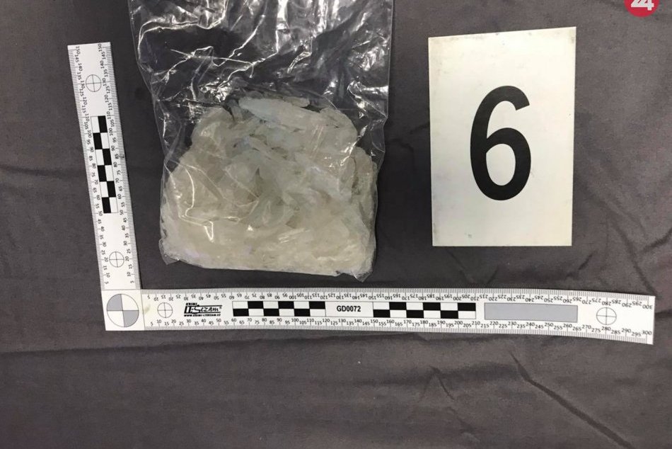 Ilustračný obrázok k článku Zásah NAKA v Komárne: Počas akcie "Korona" zadržali päť podozrivých