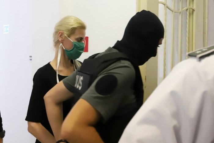 Ilustračný obrázok k článku Odkiaľ mali na luxus? Šeliga podal podnety k majetkom Moniky Jankovskej a Kajetána Kičuru