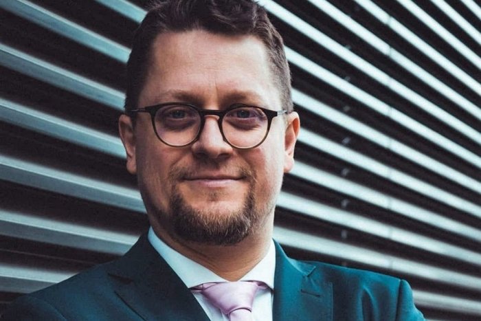 Ilustračný obrázok k článku Do zastupiteľstva v rámci Trnavského kraja nastúpil prvý nepočujúci poslanec