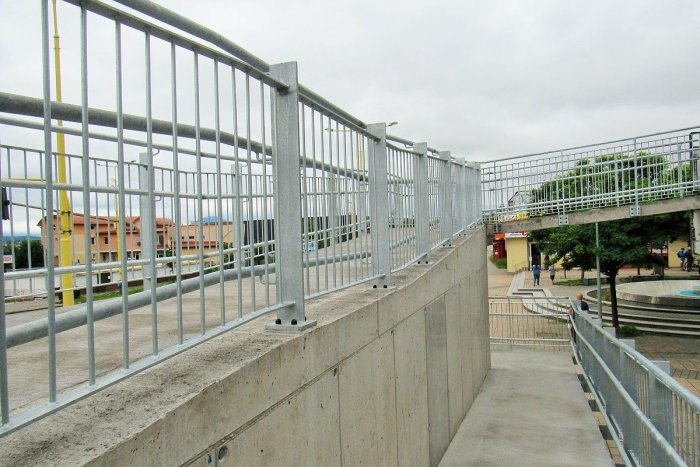 Ilustračný obrázok k článku Obyvatelia na Šváboch ju už môžu využívať: Bezbariérová rampa je hotová, FOTO