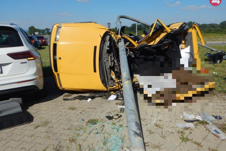 Ilustračný obrázok k článku Zbytočne vyhasol ľudský život: Mladík nedal prednosť, spolujazdec bol na mieste mŕtvy