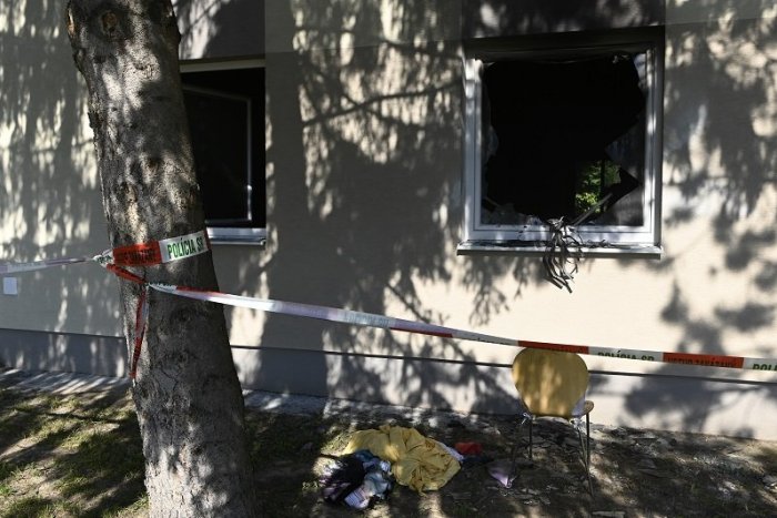 Ilustračný obrázok k článku V noci horel domov dôchodcov. Zomreli dvaja ľudia, FOTO