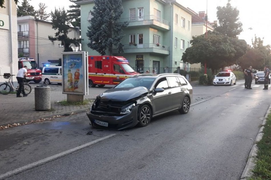 Ilustračný obrázok k článku Hrôzostrašne vyzerajúca dopravná nehoda na Študentskej, FOTO