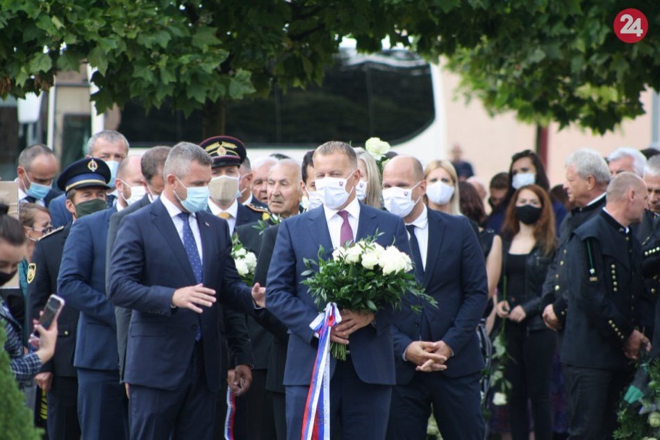 Ilustračný obrázok k článku Deň bielych ruží: Matovič hovoril o atrape právneho štátu, Kollár vyzval súdy, FOTO