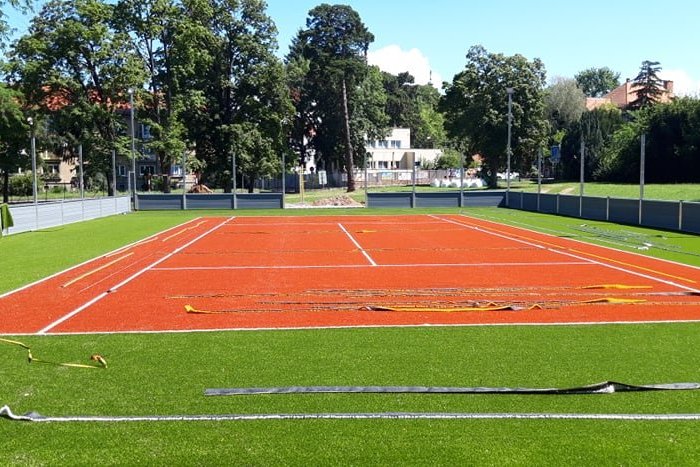 Ilustračný obrázok k článku Práce na novom multifunkčnom ihrisku finišujú: Využívať ho budú školáci aj verejnosť