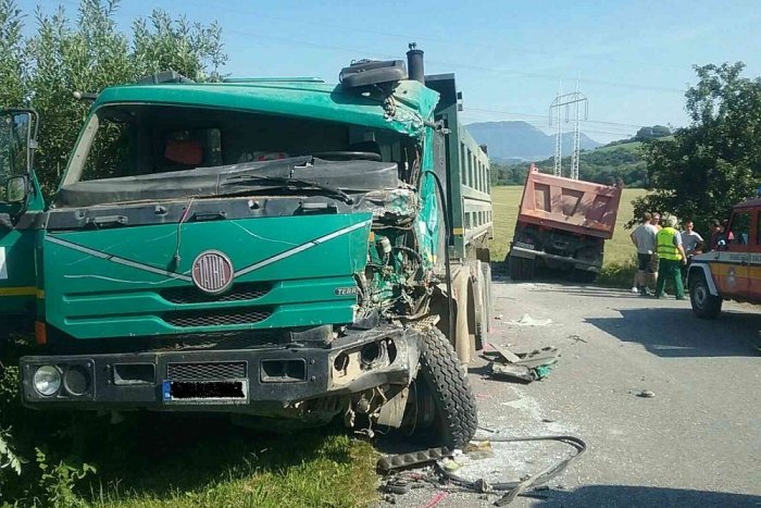 Ilustračný obrázok k článku Zrážka dvoch nákladiakov na Liptove: Vodičov museli vyslobodzovať hasiči