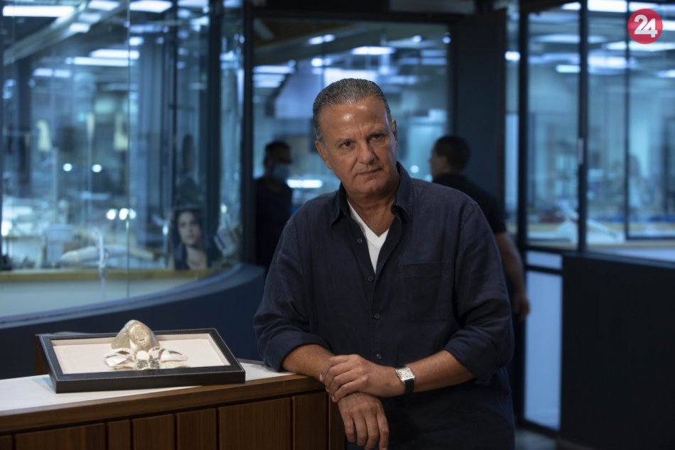 Ilustračný obrázok k článku KURIOZITA DŇA: Podnikateľ si objednal diamantové rúško za 1,5 milióna dolárov