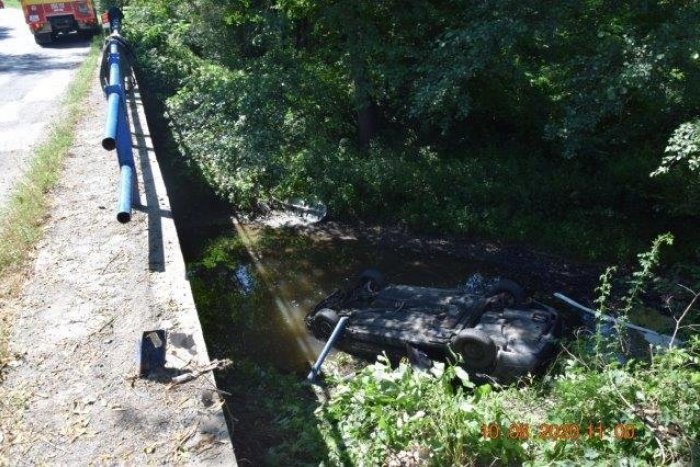 Ilustračný obrázok k článku Zaspal za volantom a spadol s autom do potoka