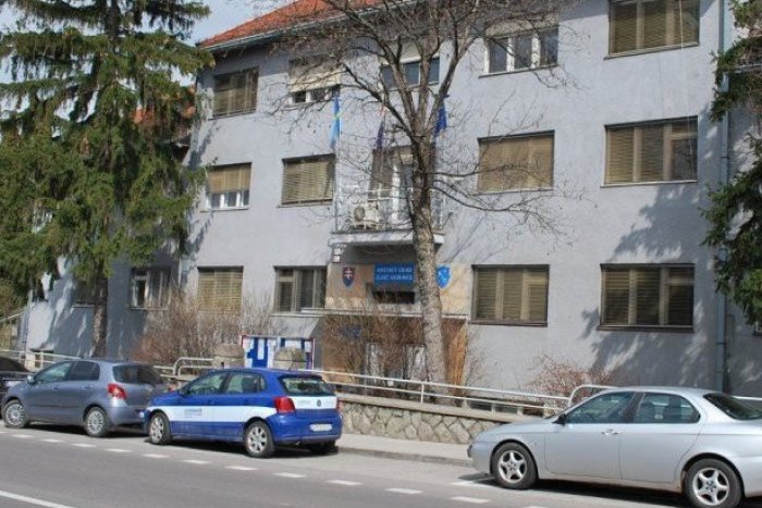 Ilustračný obrázok k článku Na úrad sa nedostanete: Jeho brány sú do odvolania zatvorené