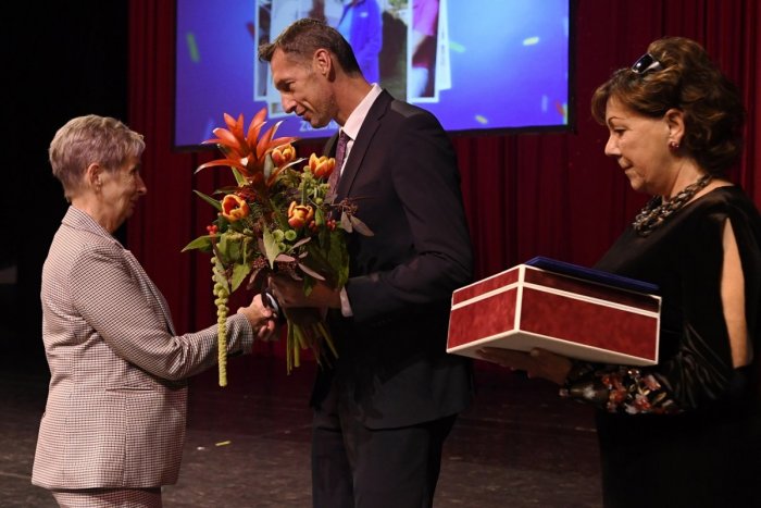 Ilustračný obrázok k článku Opäť udelia najvyššie krajské ocenenia: Osobnosti aj kolektívy môže nominovať každý