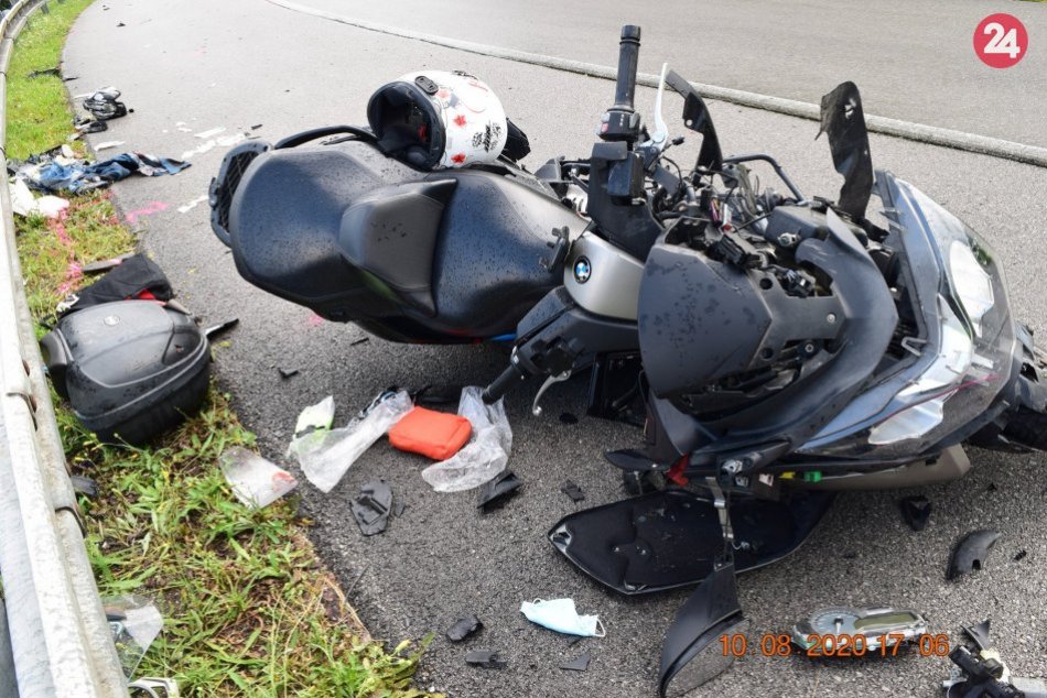 Ilustračný obrázok k článku Zrážka motorky s kamiónom neďaleko Brezna: Na mieste 2 ťažko zranení, FOTO